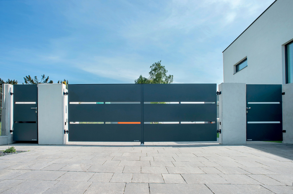 Realizacja: brama Modern z aluminiowymi wstawkami