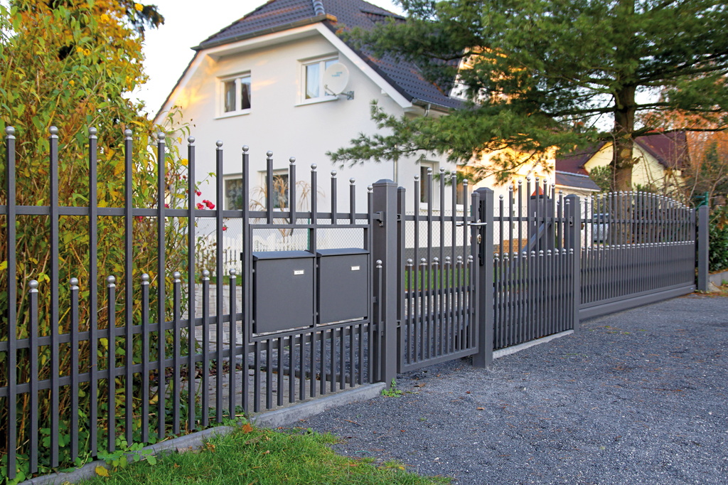 Brama Wiśniowski UniTherm — superciepła z panelem 80 mm w Limanowej
